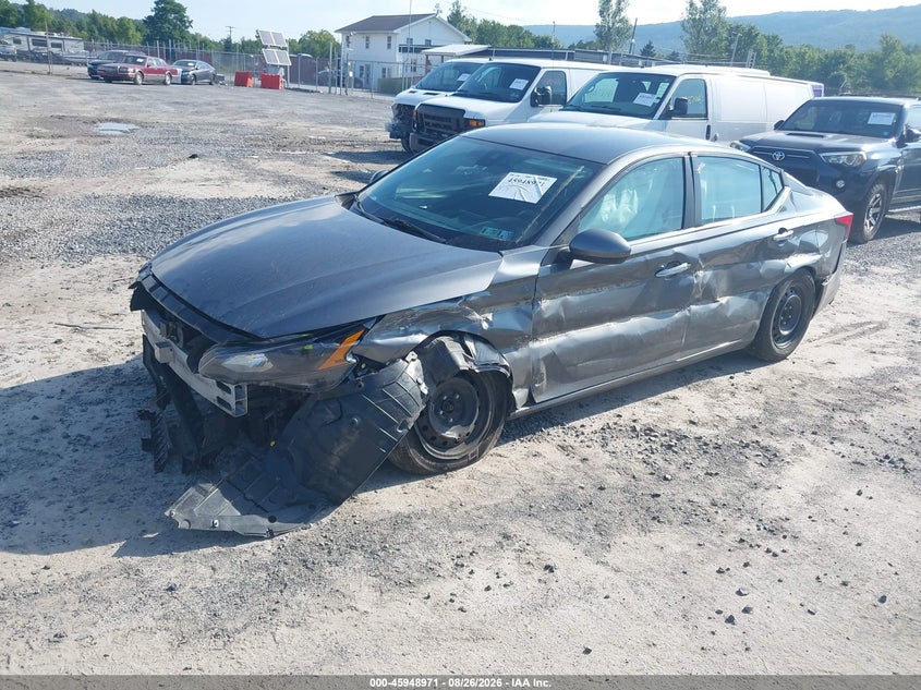 2022 Nissan Altima, Front & Rear, IAAI, VIN 1N4BL4BV2NN336071 — photo 2