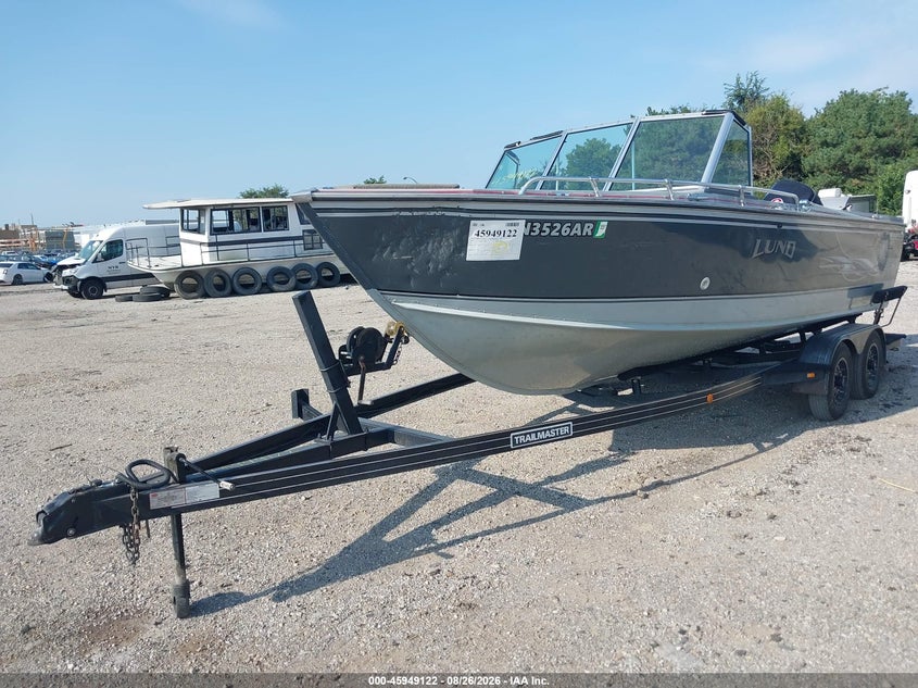 1991 LUND BARON 2100 BOAT AND TRAILER auction photo 2