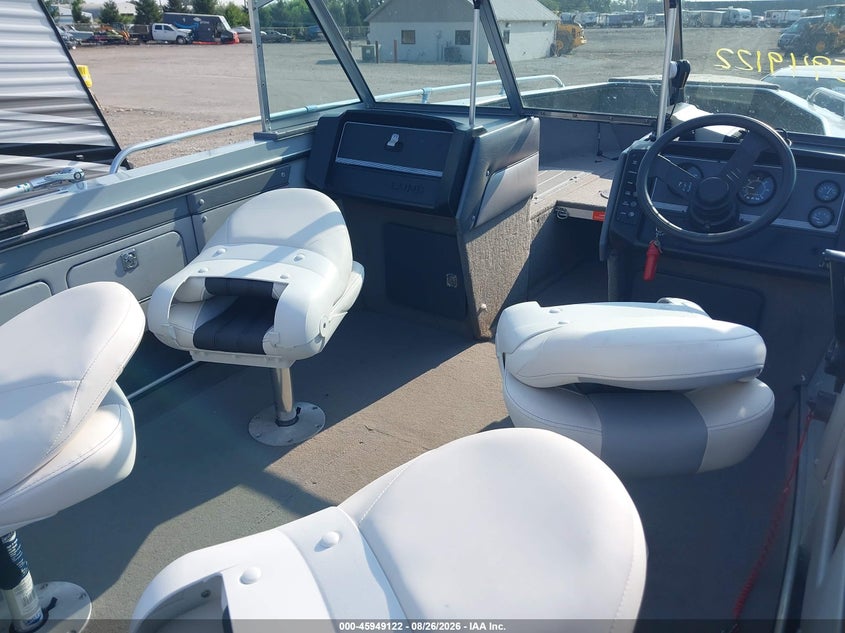 1991 LUND BARON 2100 BOAT AND TRAILER auction photo 5