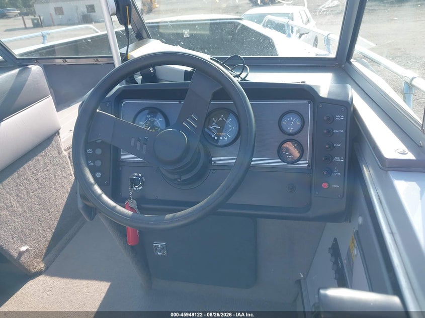 1991 LUND BARON 2100 BOAT AND TRAILER auction photo 7