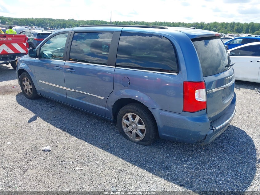 2011 CHRYSLER TOWN & COUNTRY auction photo 3