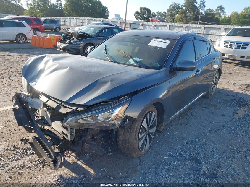 2019 Nissan Altima, Front & Rear, IAAI, VIN 1N4BL4DV8KC215808 — photo 2