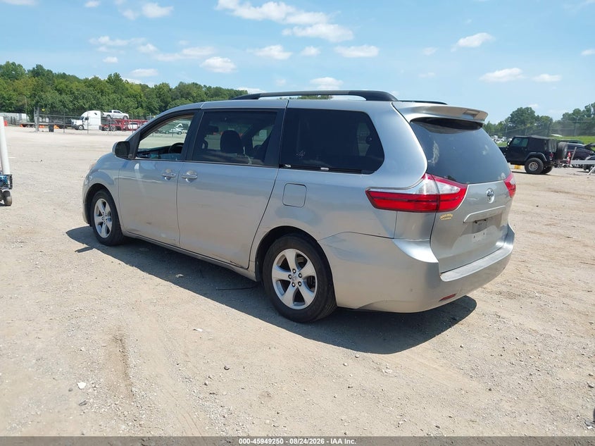 2015 TOYOTA SIENNA auction photo 3