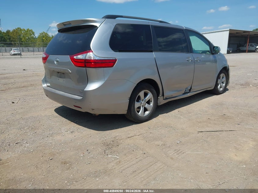 2015 TOYOTA SIENNA auction photo 4