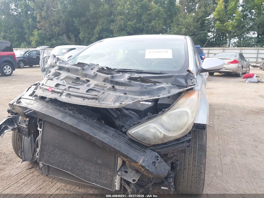 2013 HYUNDAI ELANTRA auction photo 6