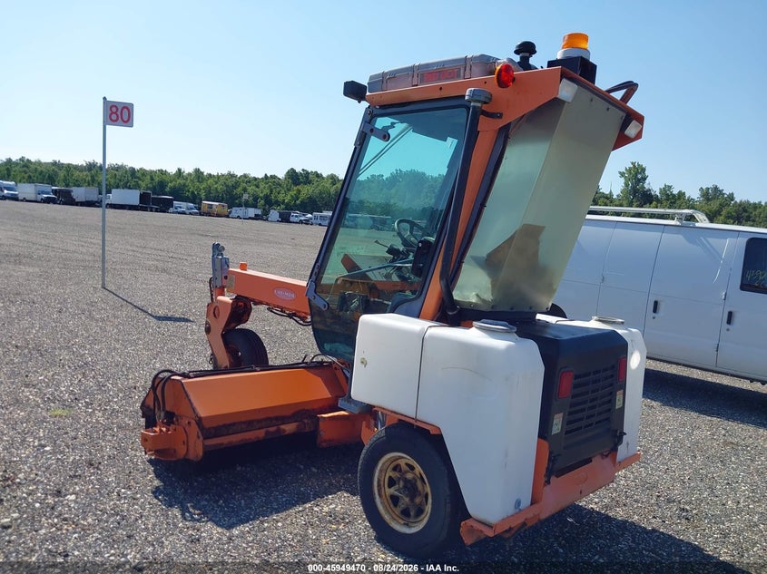 2005 LAYMOR 3 WHEEL SWEEPER auction photo 3