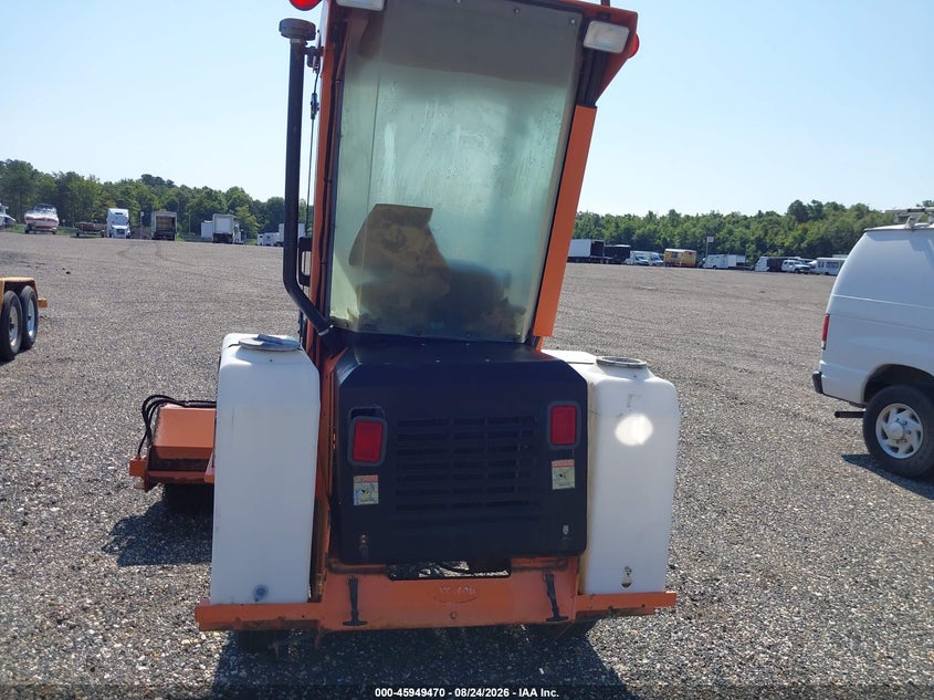 2005 LAYMOR 3 WHEEL SWEEPER auction photo 6