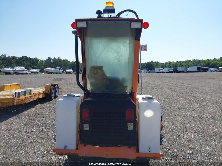 2005 LAYMOR 3 WHEEL SWEEPER auction photo 8