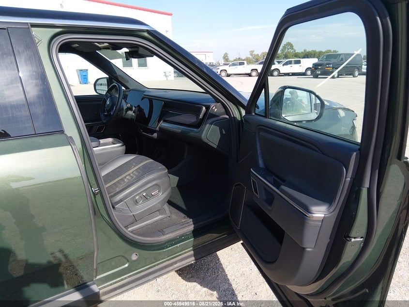 2024 RIVIAN R1S auction photo 5