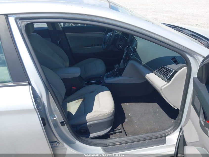 2018 HYUNDAI ELANTRA auction photo 5