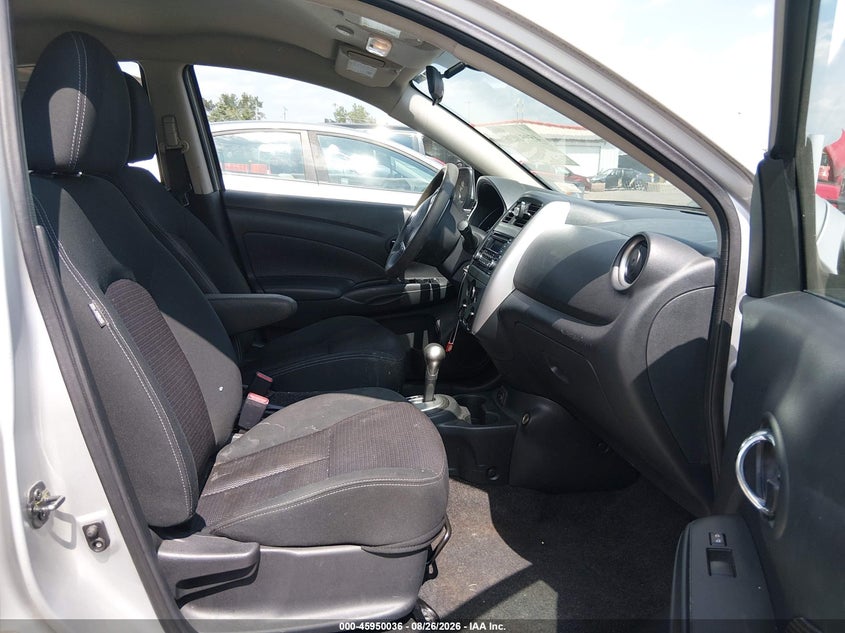 2017 NISSAN VERSA auction photo 5