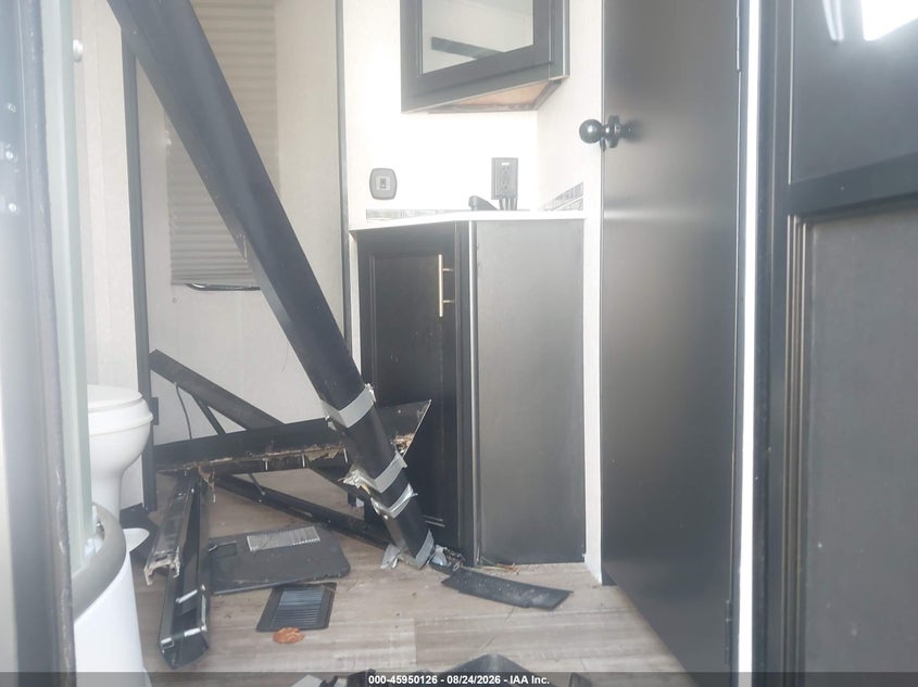 2022 FOREST RIVER CHEROKEE LIMITED 294KM TRAVEL TRAILER auction photo 5