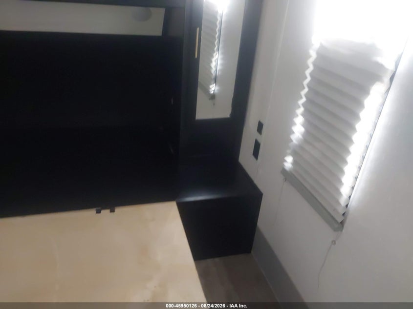 2022 FOREST RIVER CHEROKEE LIMITED 294KM TRAVEL TRAILER auction photo 8