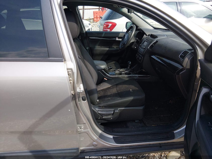 2015 KIA SORENTO auction photo 5