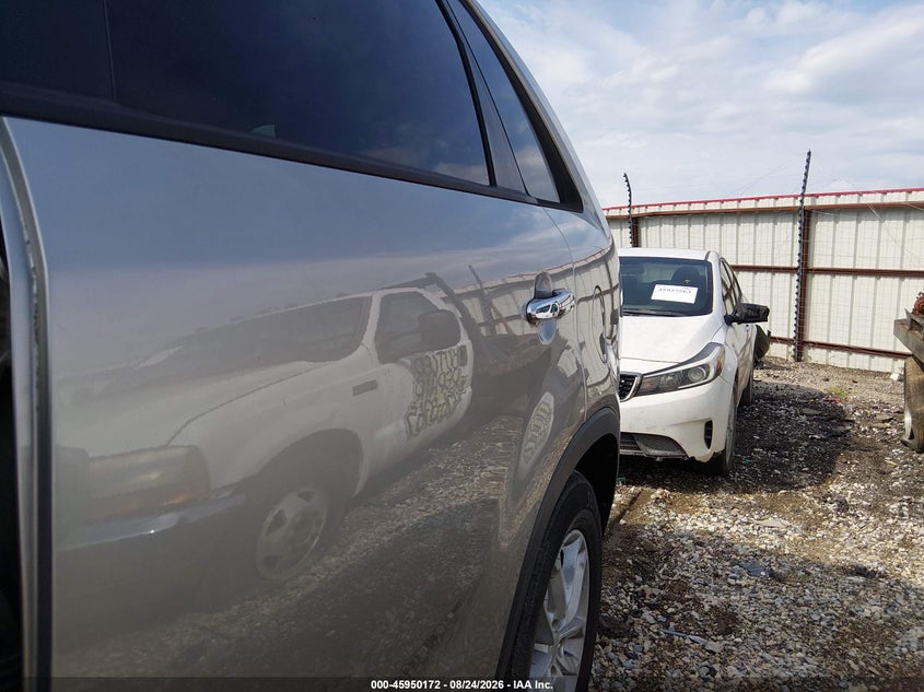 2015 KIA SORENTO auction photo 6