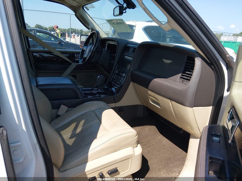 2015 LINCOLN NAVIGATOR L auction photo 5