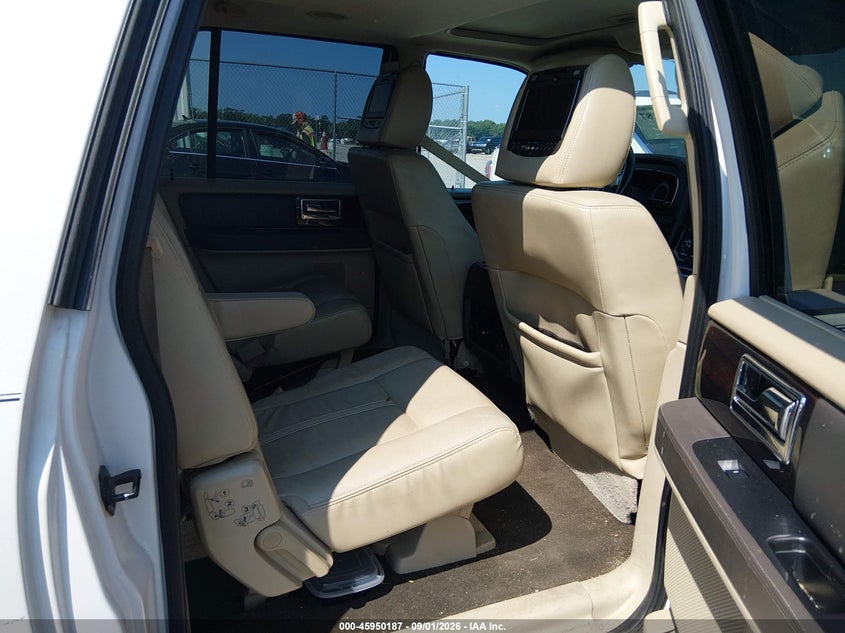 2015 LINCOLN NAVIGATOR L auction photo 8