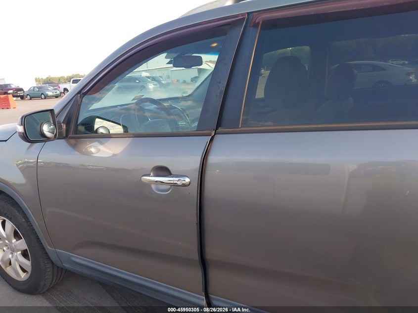 2013 KIA SORENTO auction photo 6
