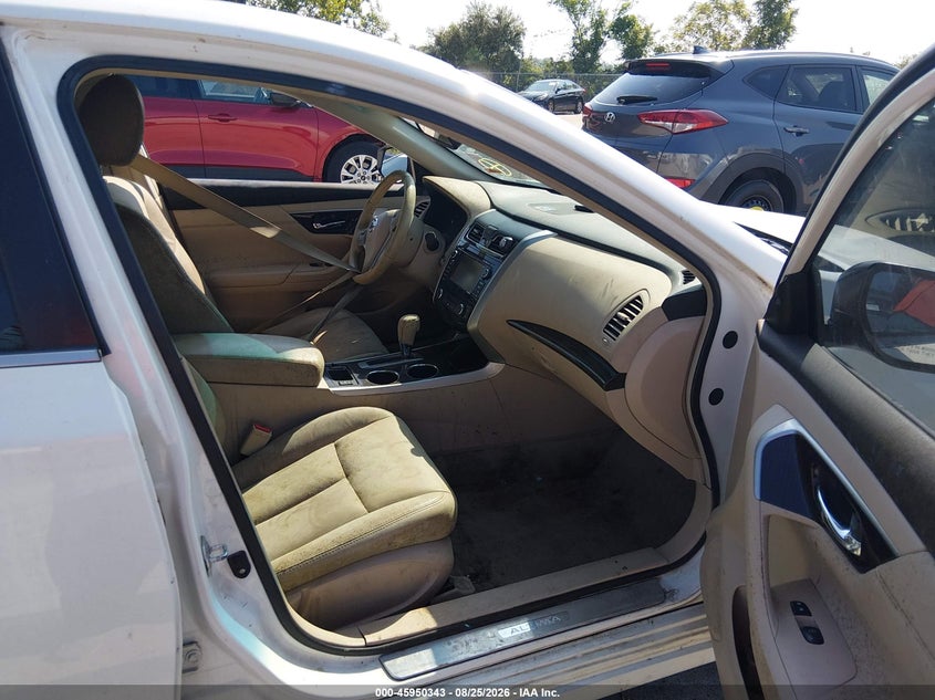 2013 Nissan Altima, Normal Wear & Tear, IAAI, VIN 1N4AL3AP2DN545849 — photo 2