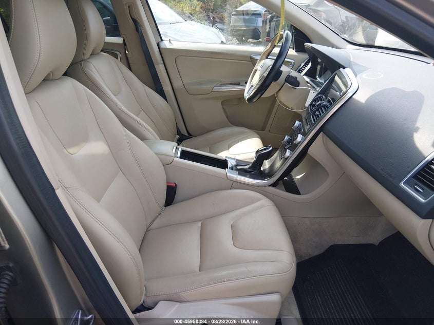 2015 VOLVO XC60 auction photo 5