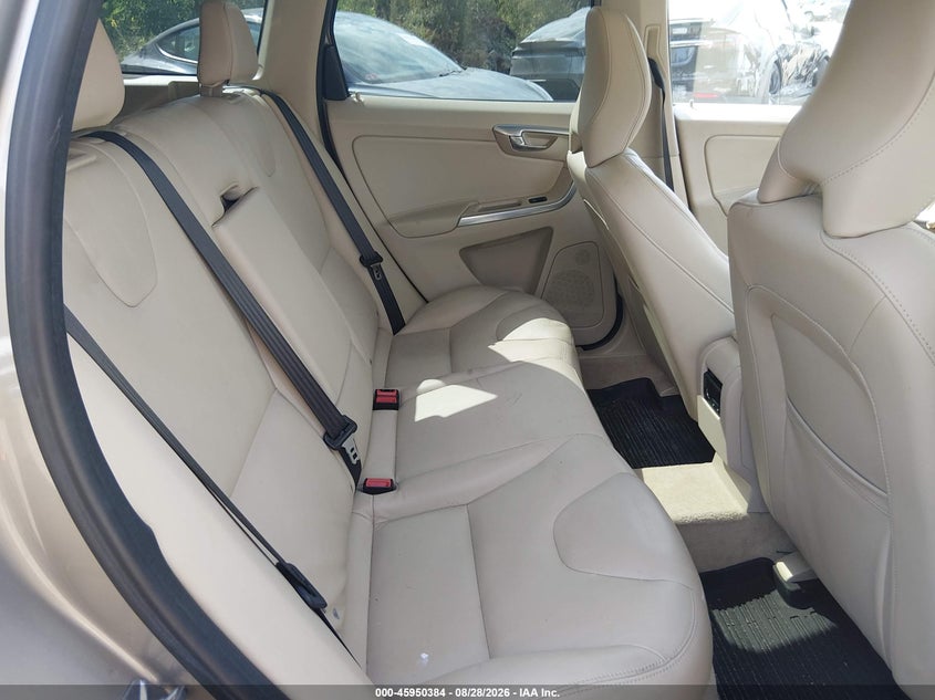 2015 VOLVO XC60 auction photo 8