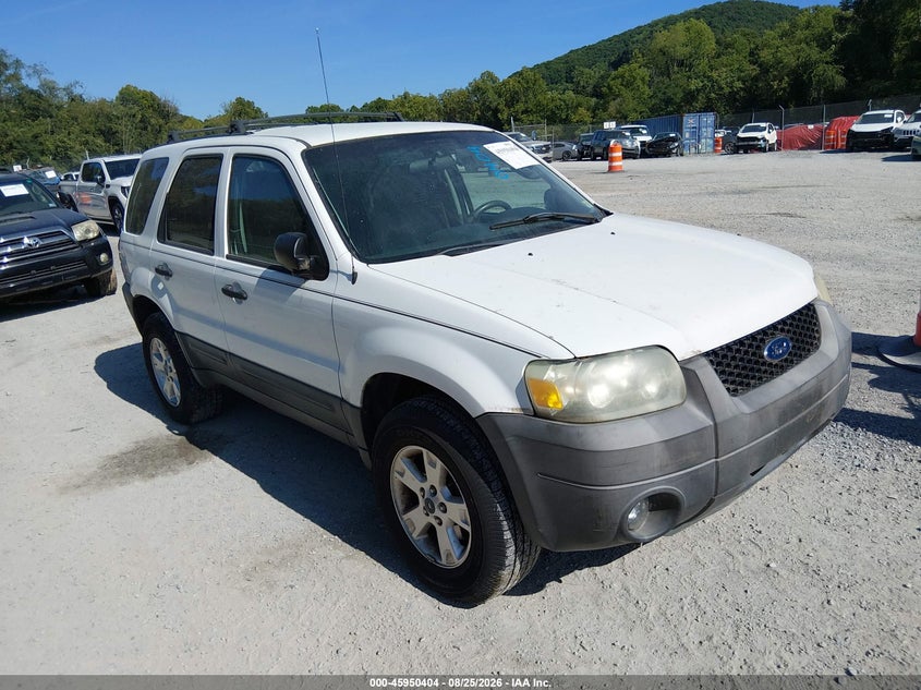 2005 FORD ESCAPE auction photo 1
