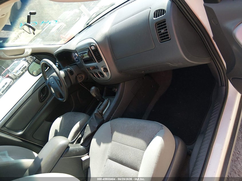 2005 FORD ESCAPE auction photo 5
