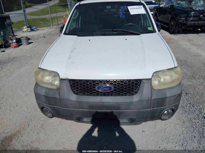 2005 FORD ESCAPE auction photo 6