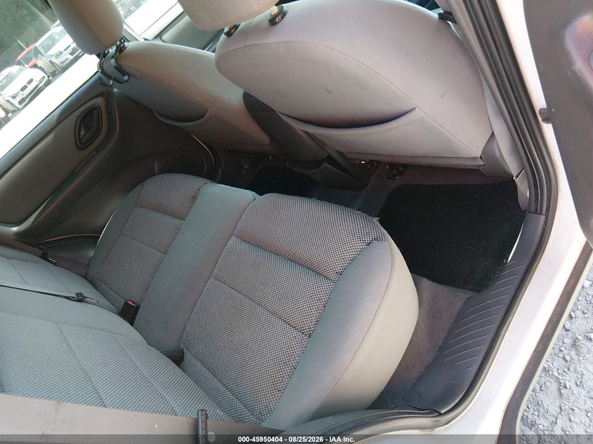 2005 FORD ESCAPE auction photo 8