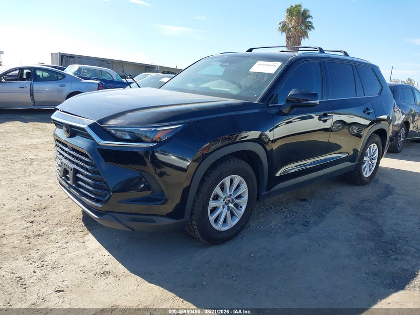 2024 Toyota Highlander, Right Front, IAAI, VIN 5TDACAB59RS006996 — photo 2