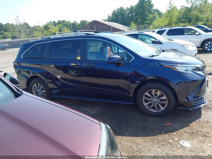 2023 TOYOTA SIENNA LE · Фото 13