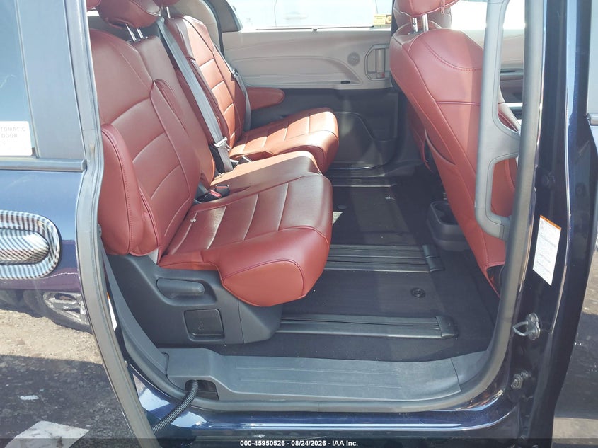 2023 TOYOTA SIENNA LE · Фото 8