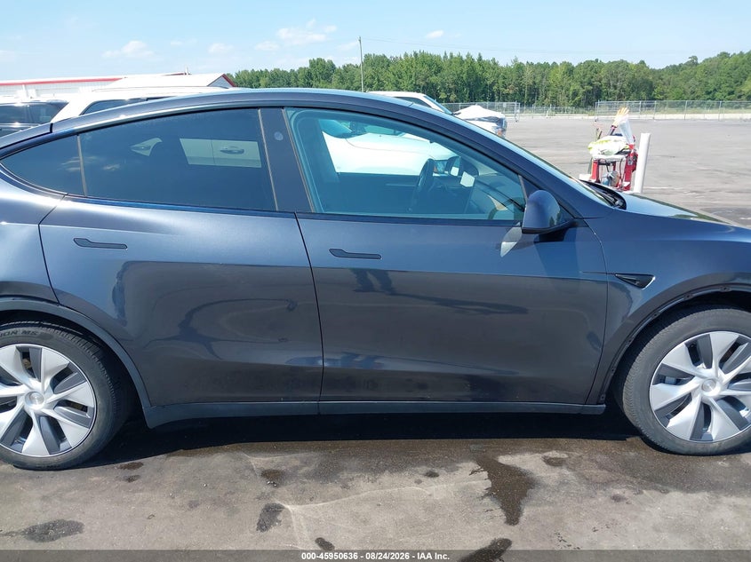 TESLA MODEL Y - zdjęcie 13