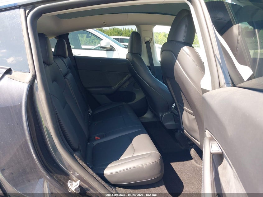 TESLA MODEL Y - zdjęcie 8