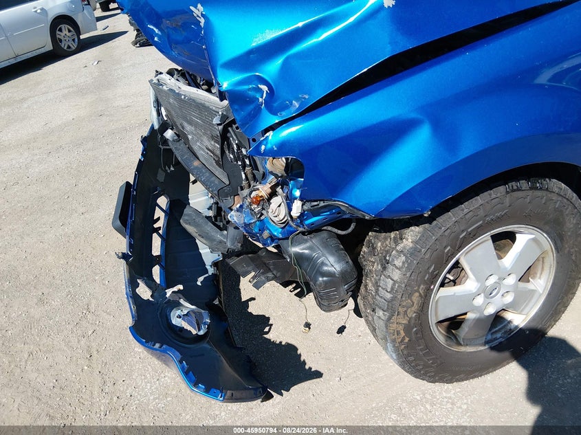 2011 FORD ESCAPE auction photo 6