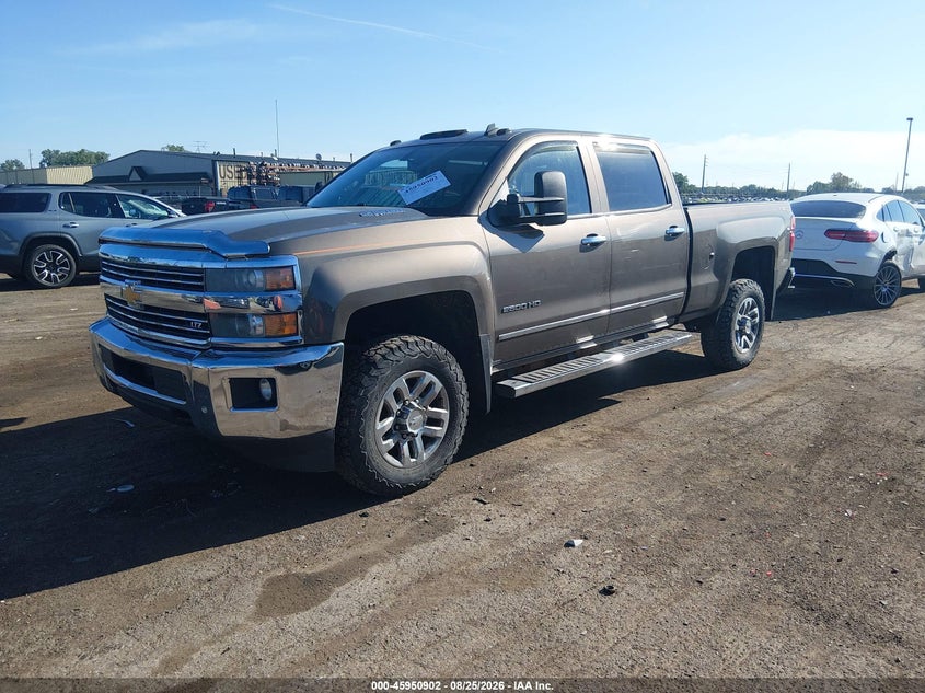 2015 Chevrolet Silverado, Неизвестно, IAAI, VIN 1GC1KWE82FF194388 — фото 2