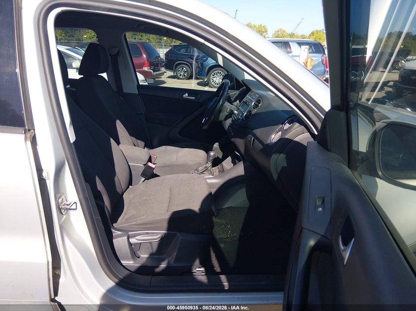 2013 VOLKSWAGEN TIGUAN auction photo 5
