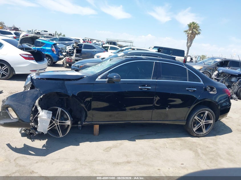 2022 MERCEDES-BENZ A 220 · Фото 15