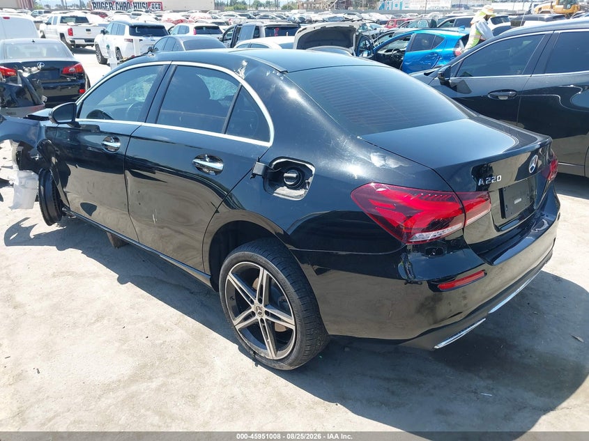 2022 MERCEDES-BENZ A 220 · Фото 3