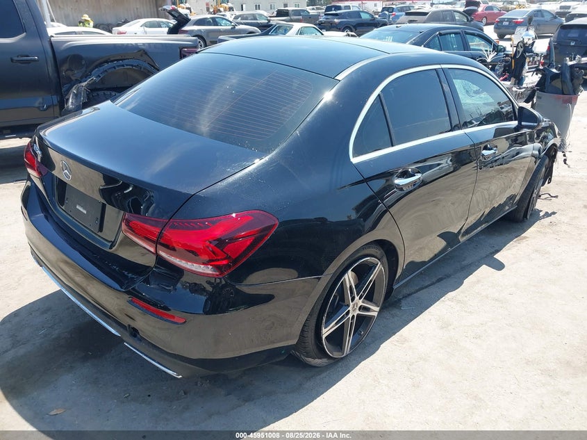 2022 MERCEDES-BENZ A 220 · Фото 4