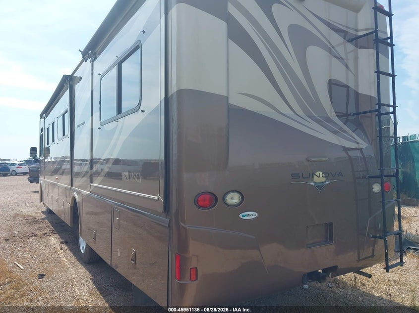 2011 FORD F53 auction photo 3