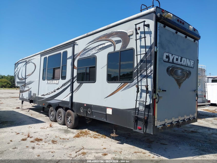 2015 HEARTLAND CYCLONE auction photo 3