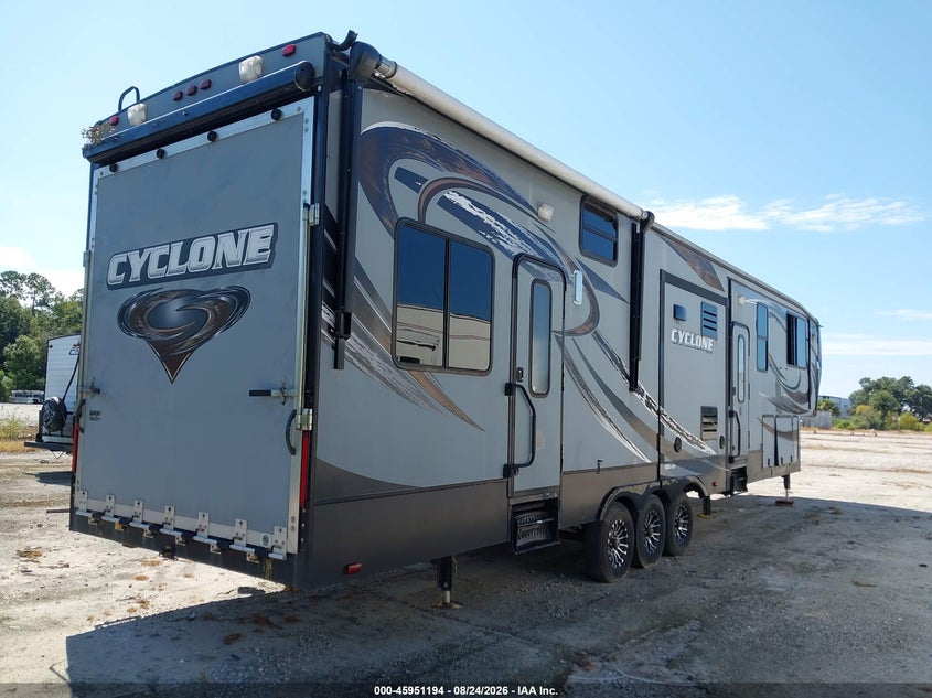 2015 HEARTLAND CYCLONE auction photo 4
