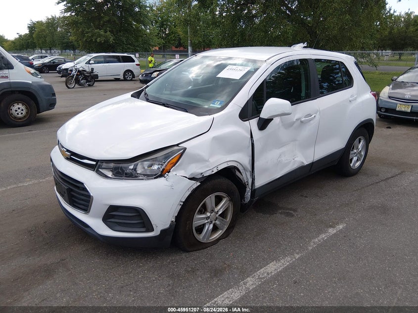 2018 Chevrolet Trax, Left Side, IAAI, VIN 3GNCJNSB9JL328437 — photo 2
