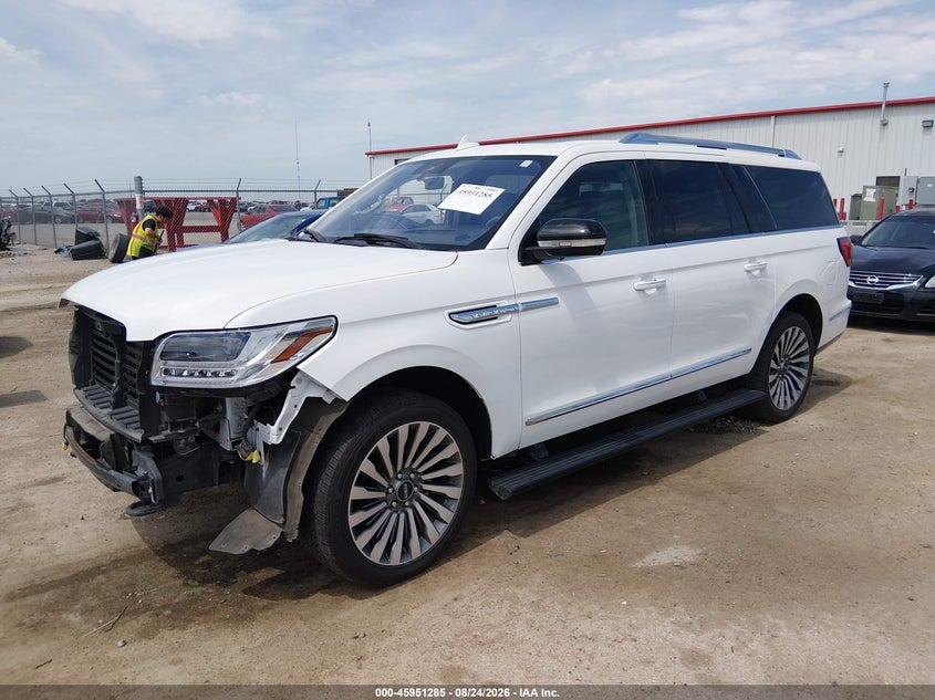 2020 Lincoln Navigator Reserve L, Front End, IAAI, VIN 5LMJJ3LT9LEL14240 — photo 2