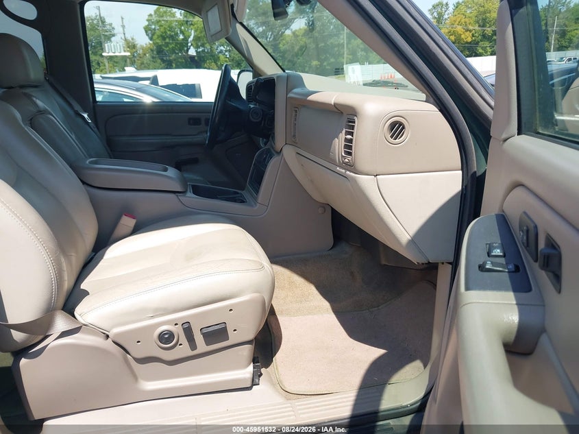2004 CHEVROLET TAHOE auction photo 5