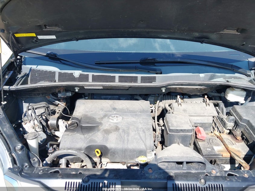 TOYOTA SIENNA 2011 VIN 5TDDK3DC1BS024602