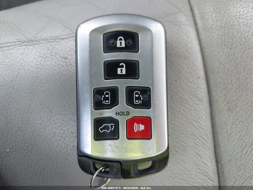 TOYOTA SIENNA 2011 VIN 5TDDK3DC1BS024602