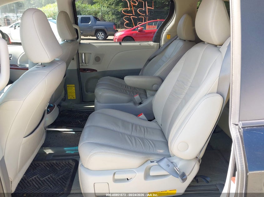 TOYOTA SIENNA 2011 VIN 5TDDK3DC1BS024602