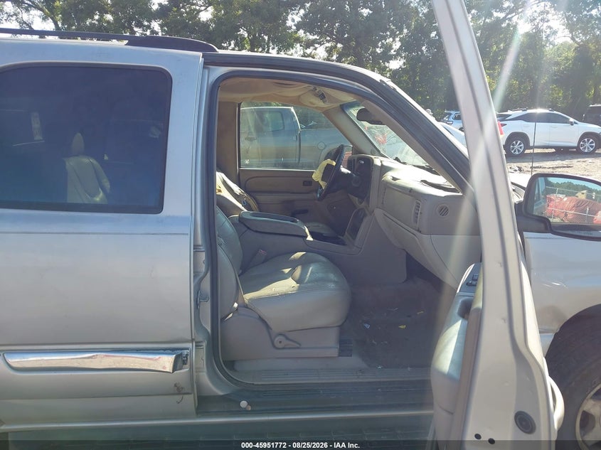 2004 GMC YUKON auction photo 5